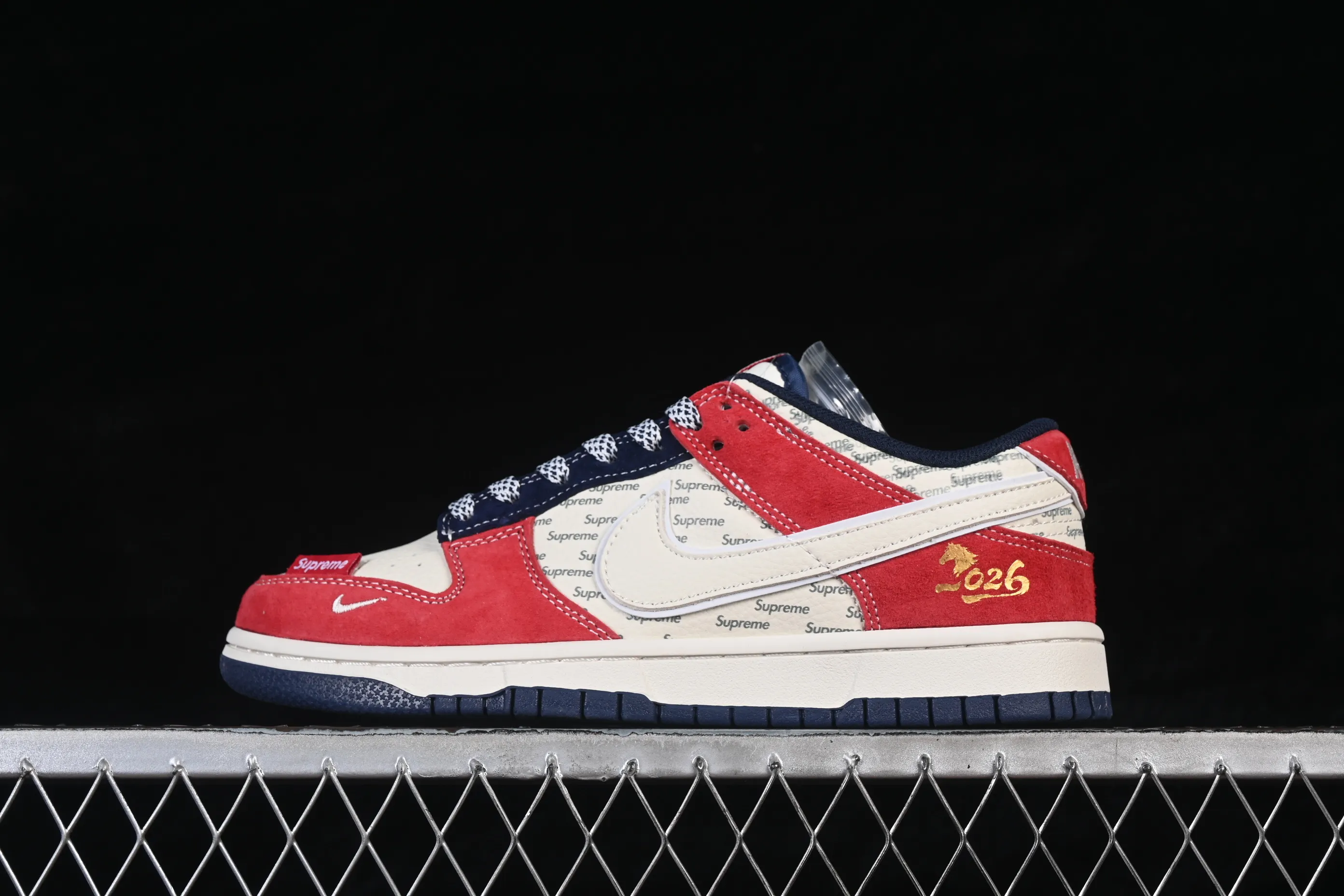 All Categories Nk SB Dunk Series Nk SB Dunk Low High-end Customized Low-top Shoes Nike SB Dunk Low Year of the Horse Joint Street Dominator High-end Customized Low-top Casual Skateboard Shoes DN3168-026
